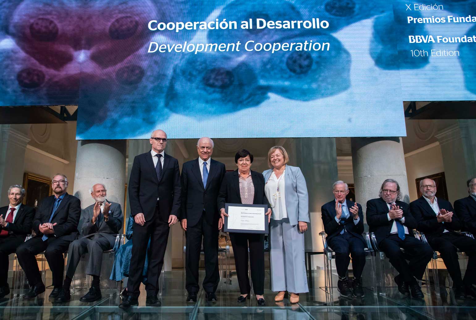 Ceremonia-premios-fronteras-del-conocimiento-nubia-muñoz