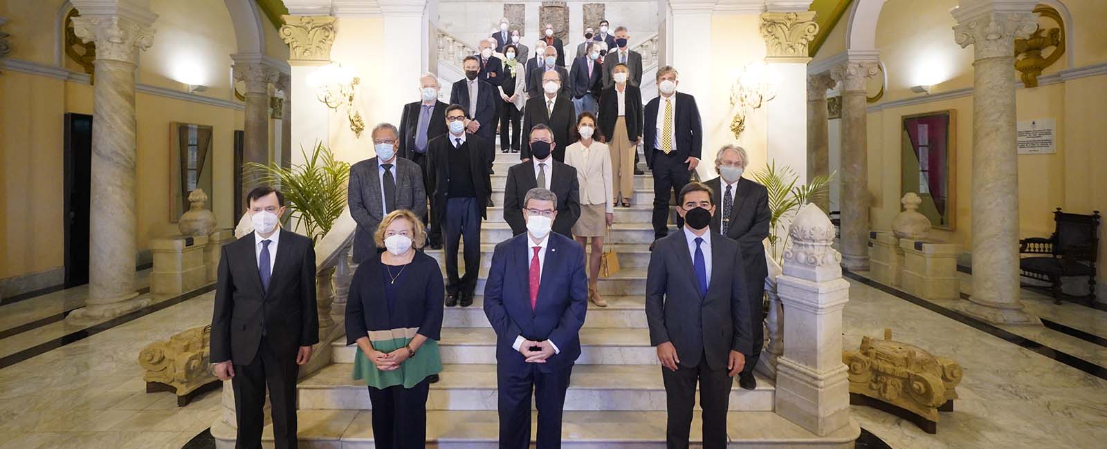El alcalde de Bilbao da la bienvenida a los galardonados de los XII y XIII Premios Fronteras del Conocimiento