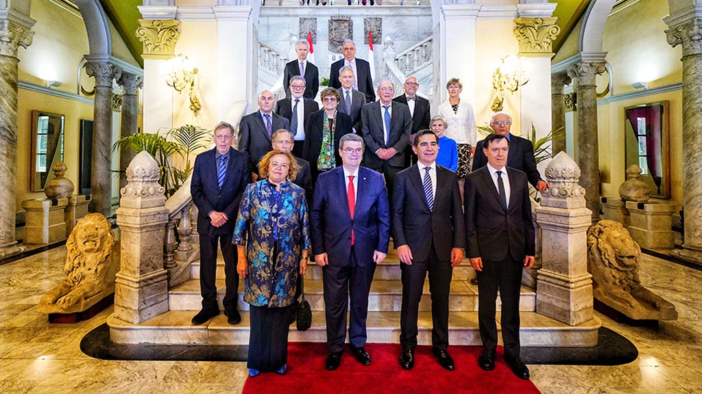 EscaleraAyuntamiento 1024×576