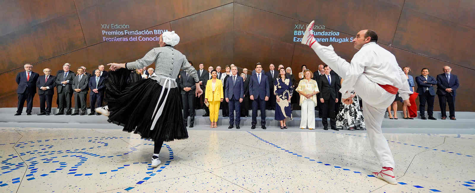 Aurresku en honor a los galardonados de los XIV Premios Fundación BBVA Fronteras del Conocimiento. Palacio Euskalduna, Bilbao.