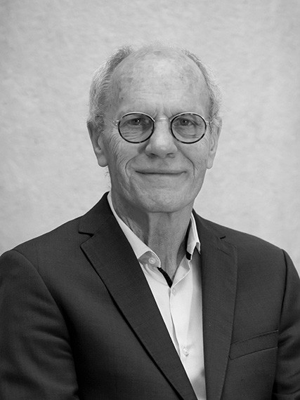 Cees Midden es catedrático emérito de Interacción Humano-Tecnología en el Departamento de Ingeniería Industrial y Ciencias de la Innovación de la Universidad Técnica de Eindhoven